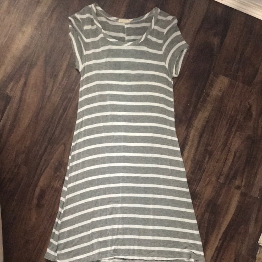 Super Comfy Grey And White Dress